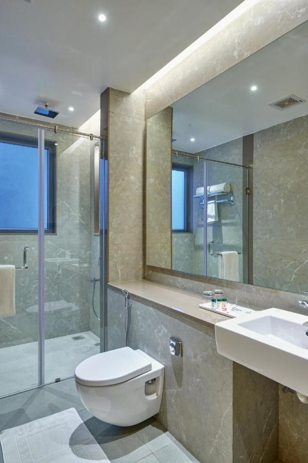 Regenta Place Raysons โกลฮาปูร์ ภายนอก รูปภาพ