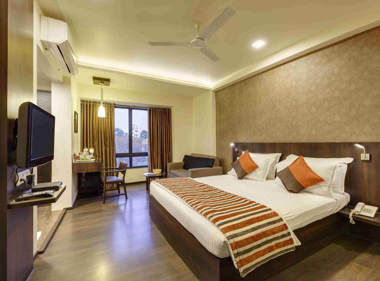 Regenta Place Raysons โกลฮาปูร์ ภายนอก รูปภาพ