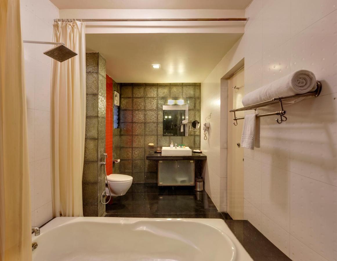 Regenta Place Raysons โกลฮาปูร์ ภายนอก รูปภาพ