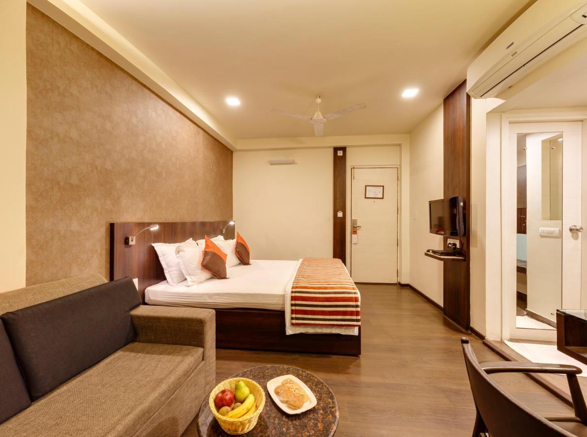 Regenta Place Raysons โกลฮาปูร์ ภายนอก รูปภาพ