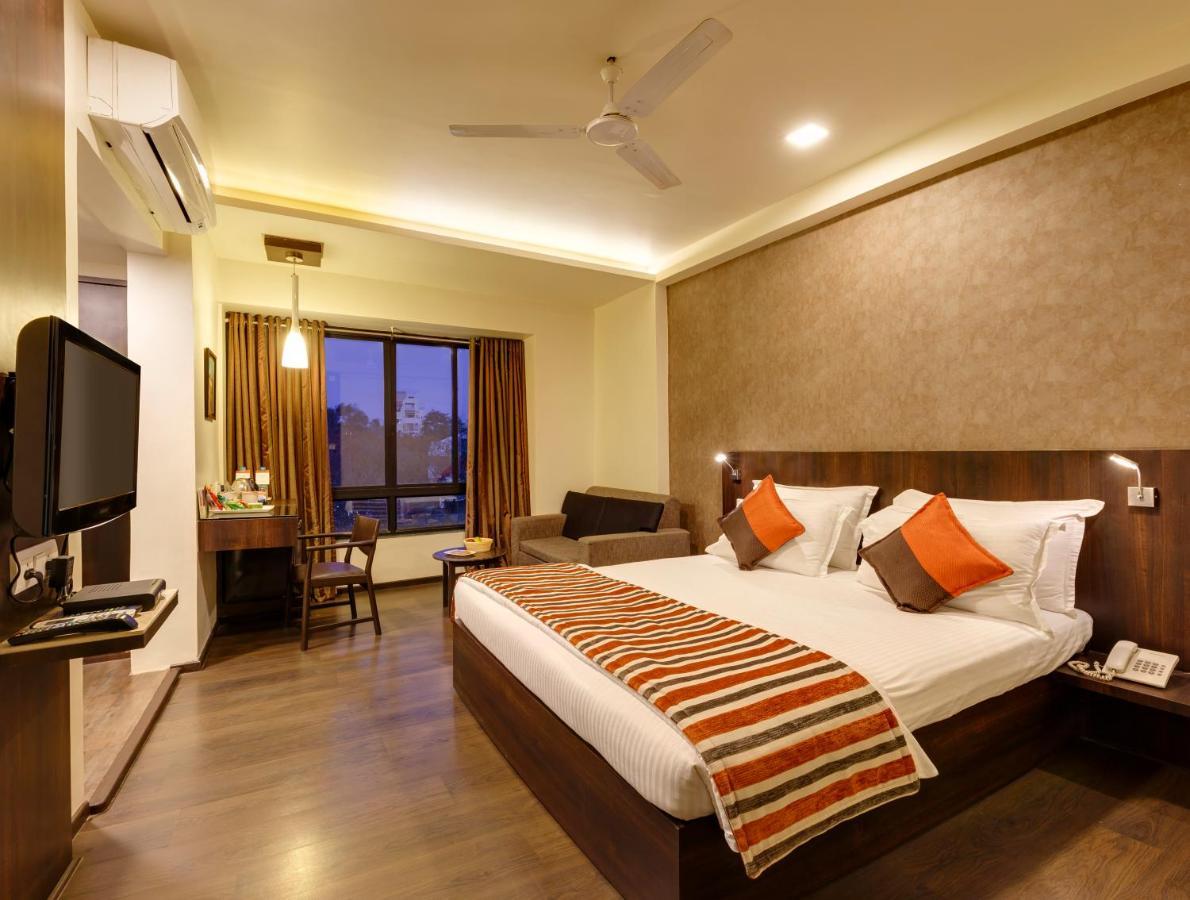 Regenta Place Raysons โกลฮาปูร์ ภายนอก รูปภาพ